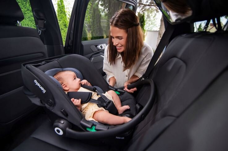 Lionelo Astrid i-Size set κάθισμα αυτοκινήτου 40-87cm & βάση isofix Beige Sand
